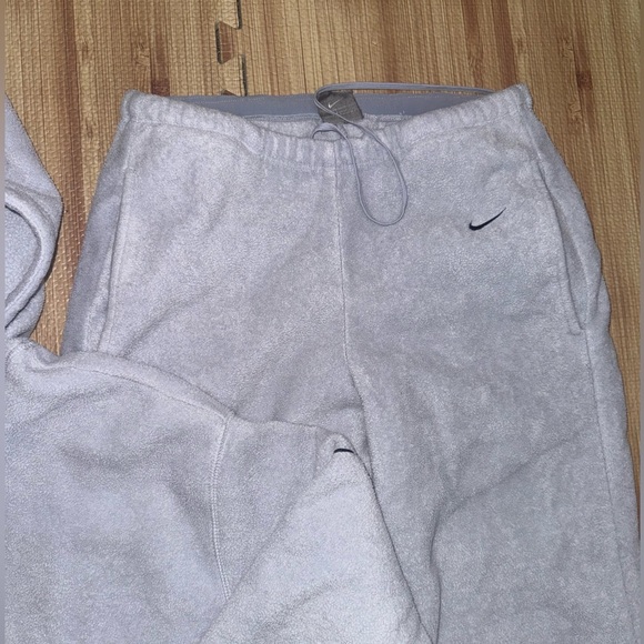 Nike women’s Gray Hoodie and Sweatpants Set - Picture 3 of 5